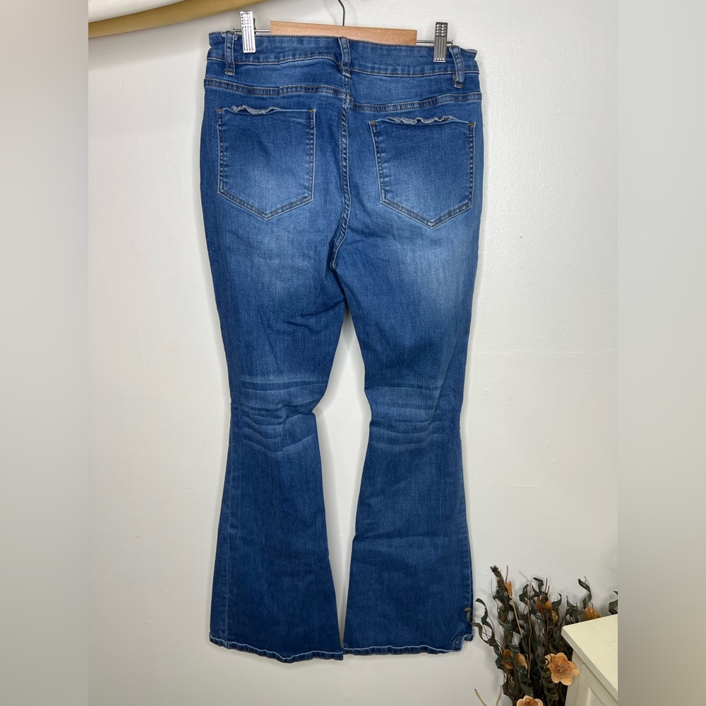 Distressed Jeans - Picture 4 of 7